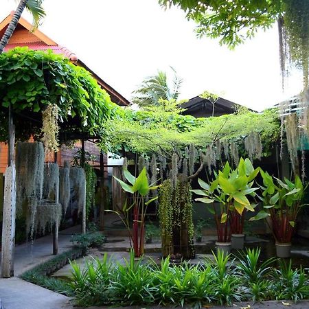 60 Blue House Hotell Chiang Mai Exteriör bild