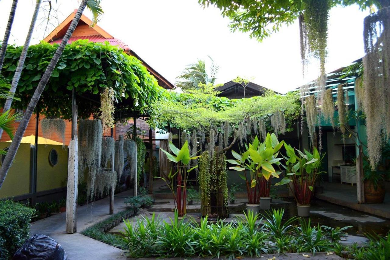 60 Blue House Hotell Chiang Mai Exteriör bild