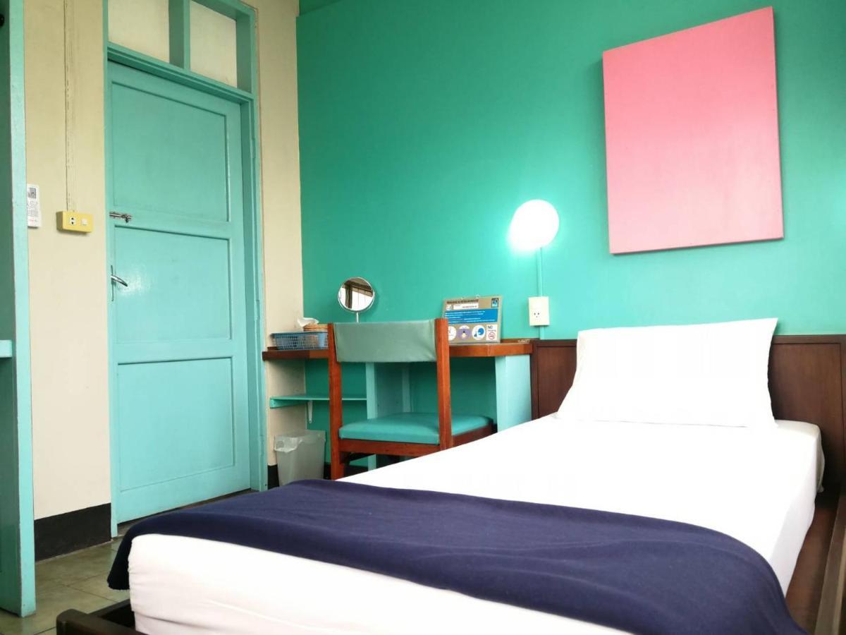 60 Blue House Hotell Chiang Mai Exteriör bild