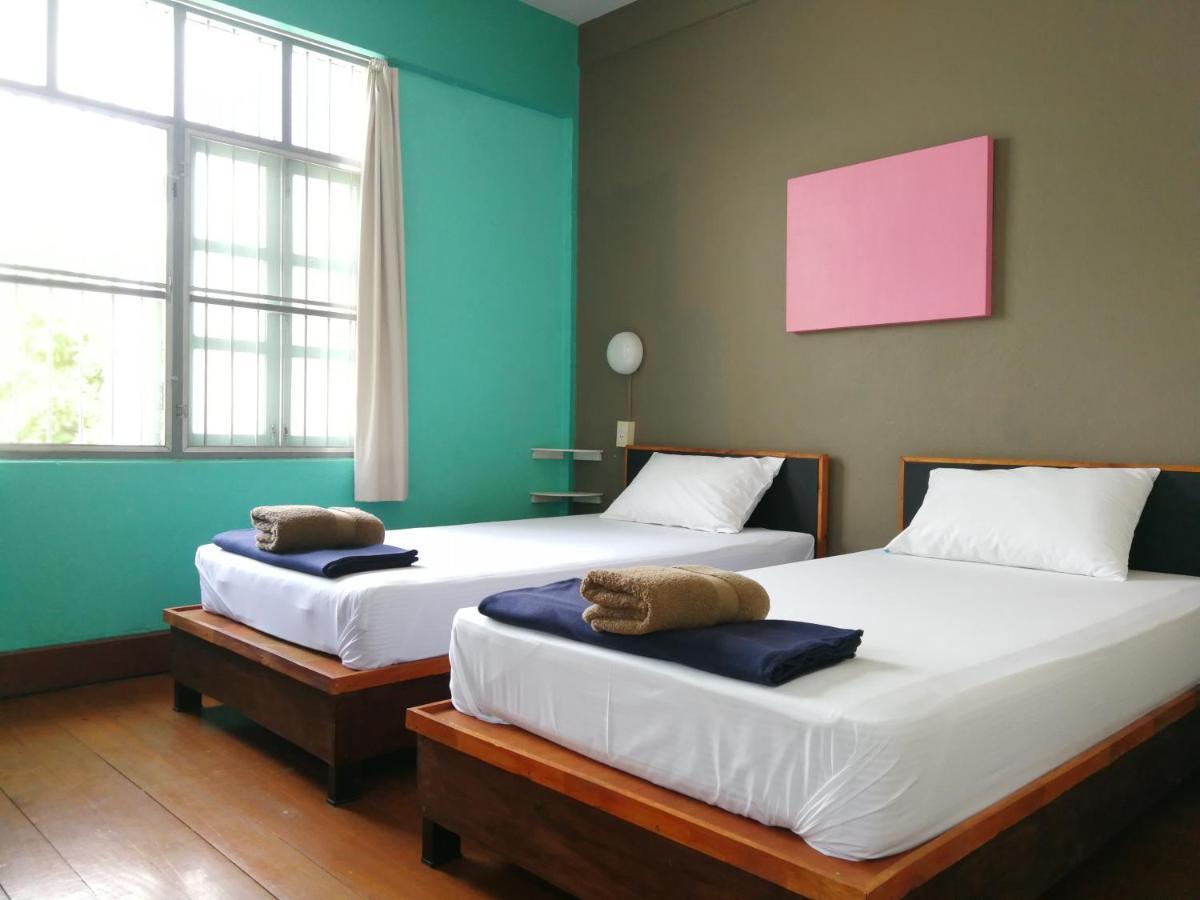 60 Blue House Hotell Chiang Mai Exteriör bild